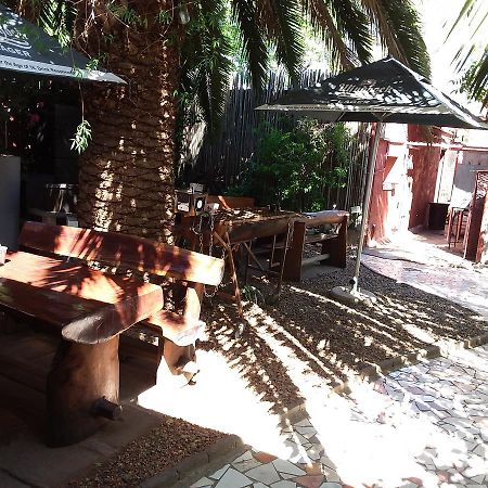 Larona Inn Мафикенг Экстерьер фото