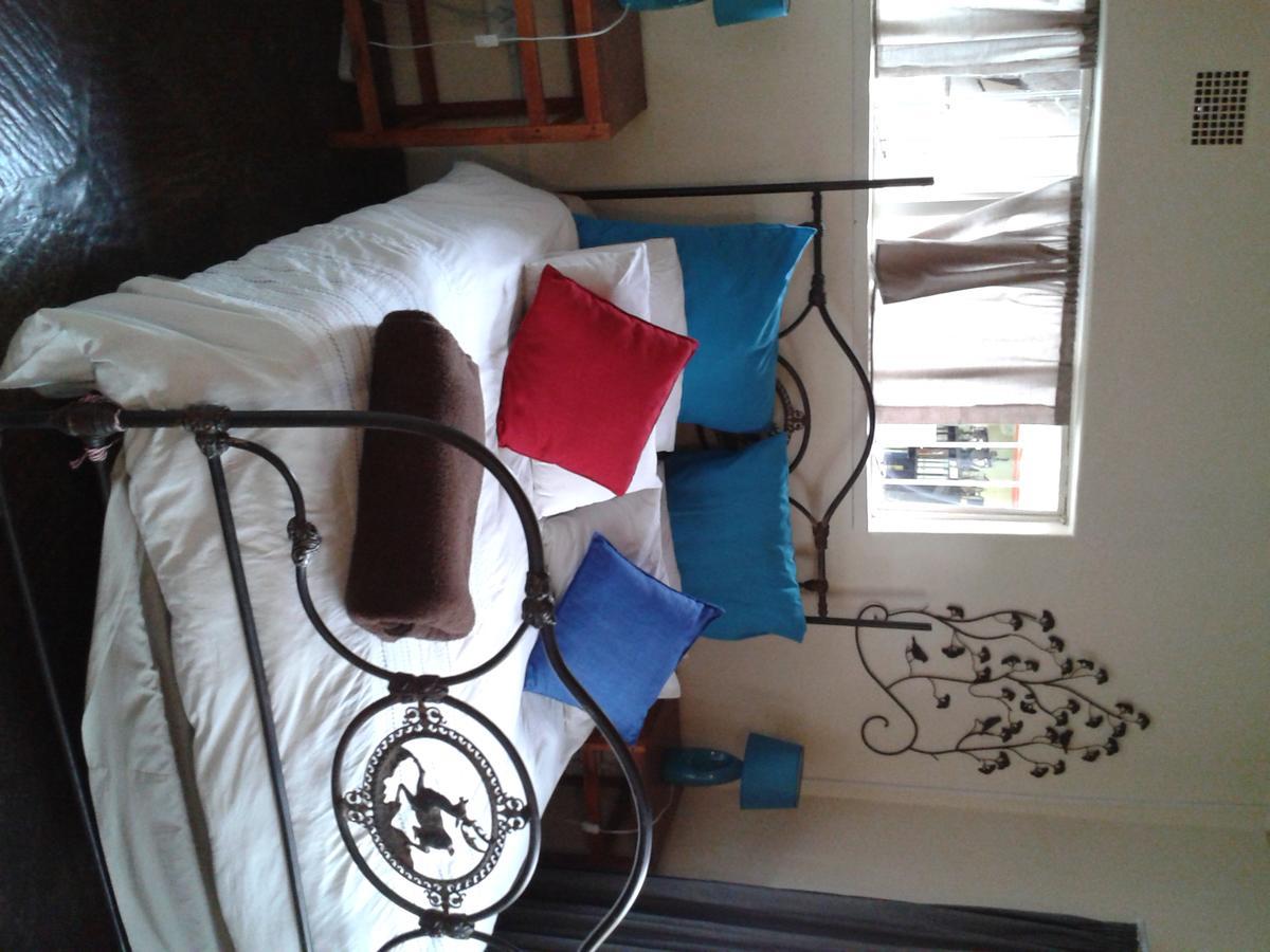 Larona Inn Мафикенг Экстерьер фото