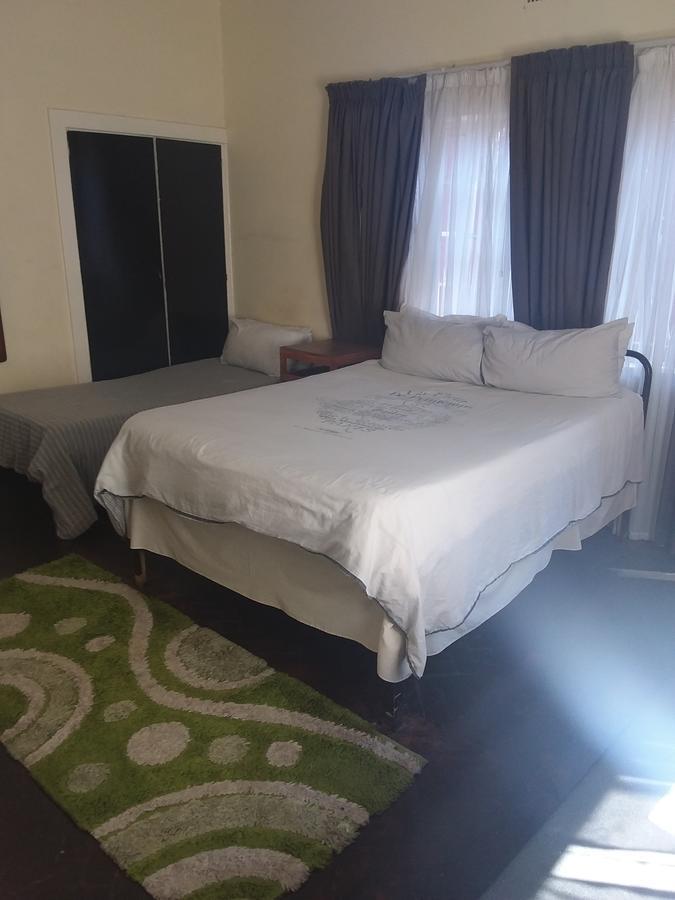 Larona Inn Мафикенг Экстерьер фото