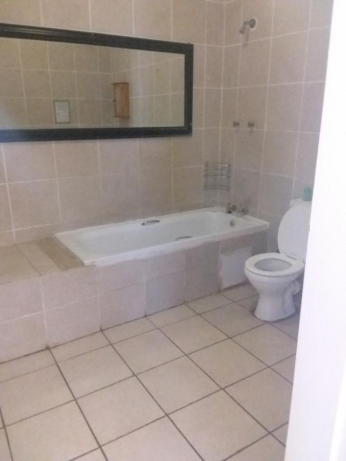 Larona Inn Мафикенг Экстерьер фото